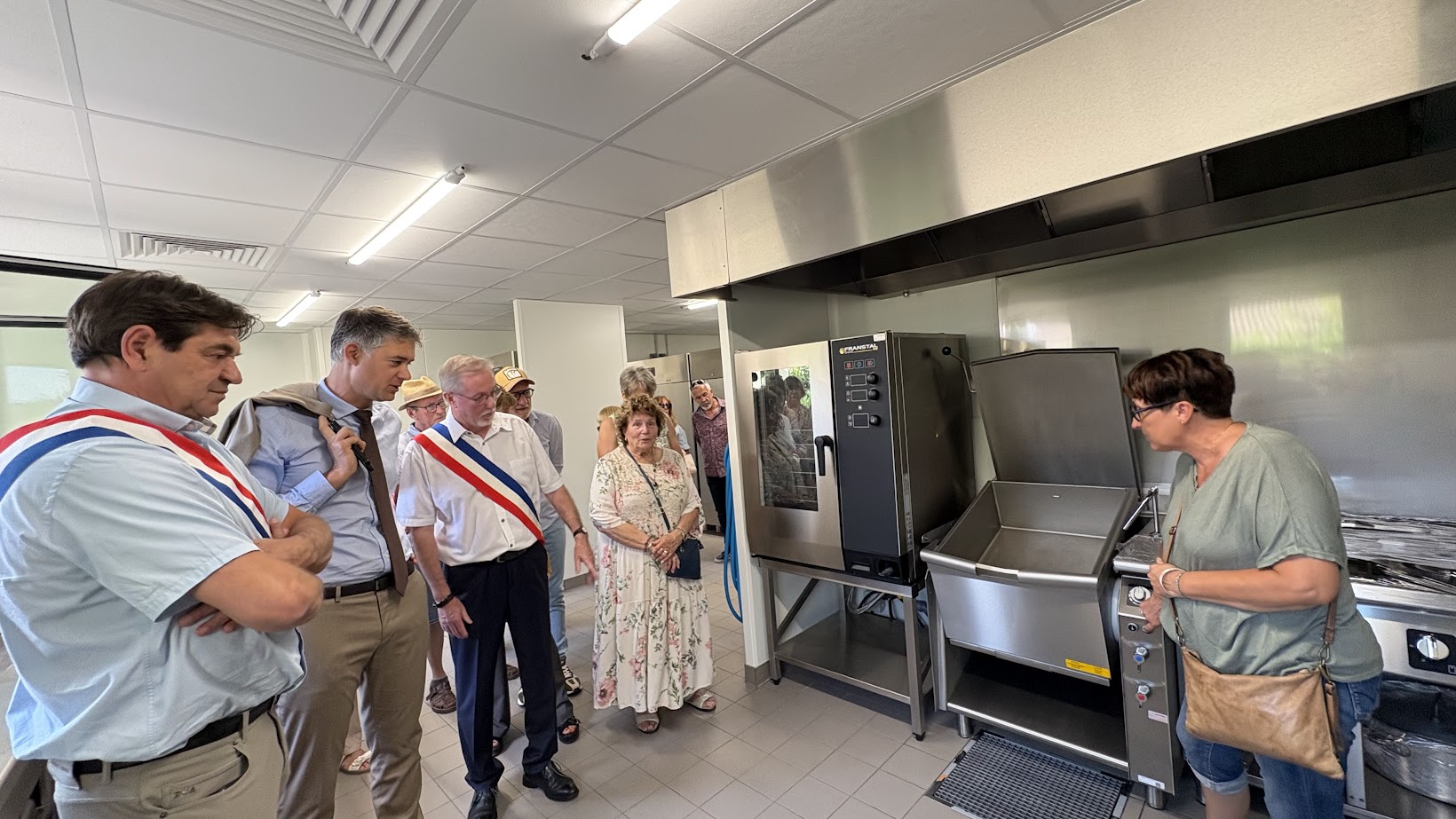 IMG_6275.jpg (323 KB)